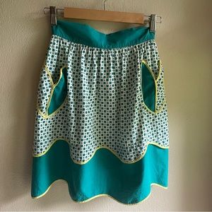 Vintage 1950's Handmade Half Apron. Adorable Tulip Pockets. Green/Yellow
